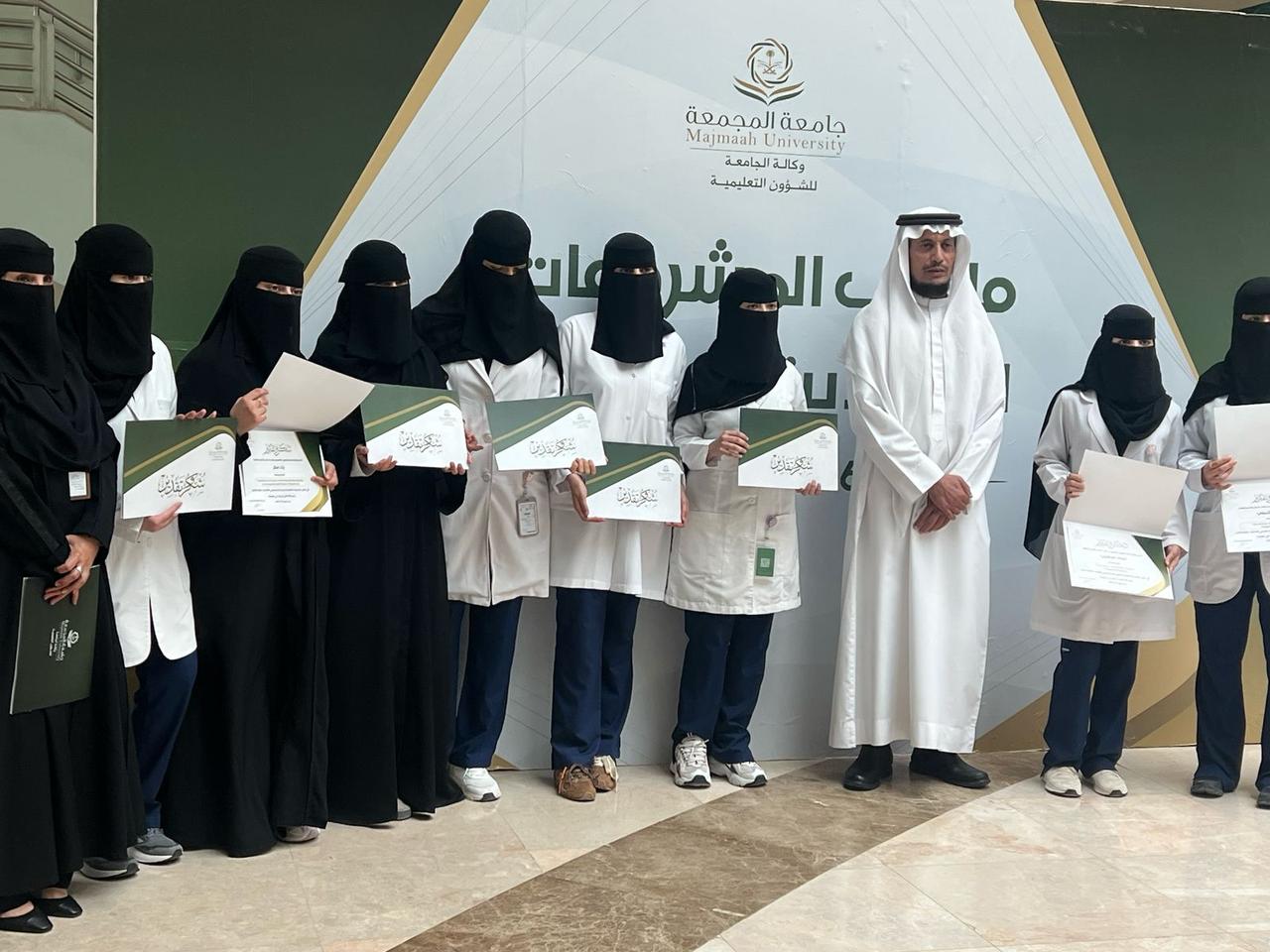 طالبات كلية التمريض يحصدن المركزين الأول والثاني في "ملتقى المشروعات الطلابية المتميزة"