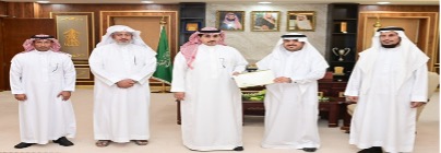 رئيس الجامعة يكرم الكلية التطبيقية