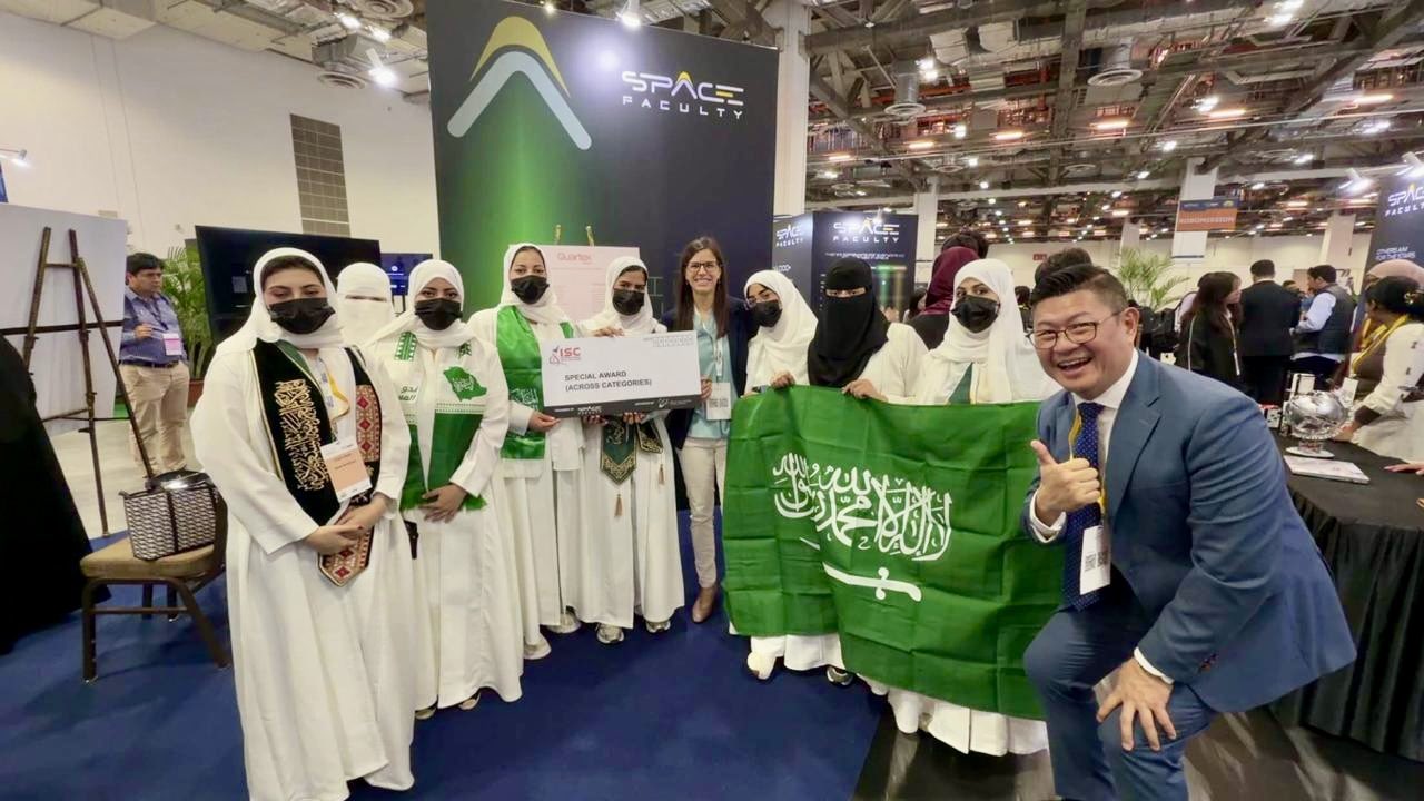 جامعة المجمعة تحصد جائزة التميز في المسابقة الدولية للفضاء ا…