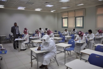 قام عميد كلية التربية د. عبدالعزيز ال عثمان ، ووكيل الكلية للشؤون التعليمية د. عبدالرحمن الناصر ، بزيارة تفقدية للجان الاختبارات بالكلية والاطلاع على سير أعمال اللجان المختصة وقدم عميد الكلية شكره لجميع العاملين باللجان على جهودهم المبذولة. متمنياً لجميع الطلاب التوفيق والنجاح.
