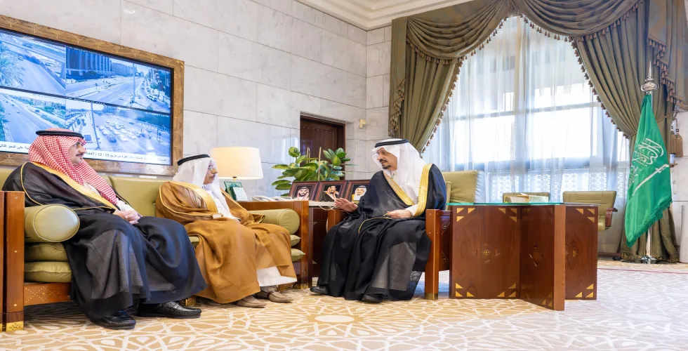 سمو أمير منطقة الرياض يكرم الفائزين بجائزة جامعة المجمعة لخدمة المجتمع