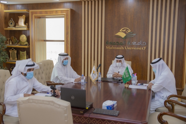 معالي رئيس الجامعة يلتقي بطلاب المستجدين