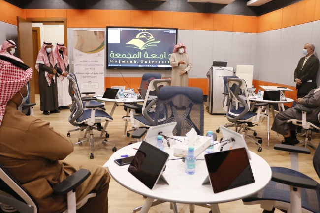 وكيل الجامعة يُكّرم المشاركين في ورشة " آليات توثيق المنجزات للمنشاَت المجتمعية"
