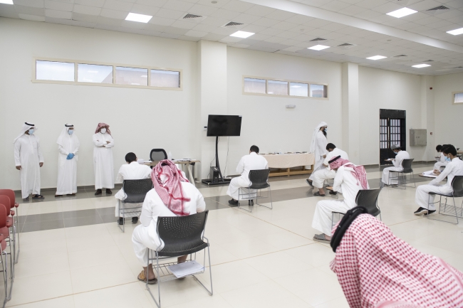 وكيل الجامعة يتفقد سير الاختبارات النهائية بكلية العلوم والدراسات الانسانية بحوطة سدير 