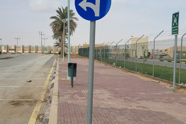 لوحات إرشادية داخل طرق الإسكان
