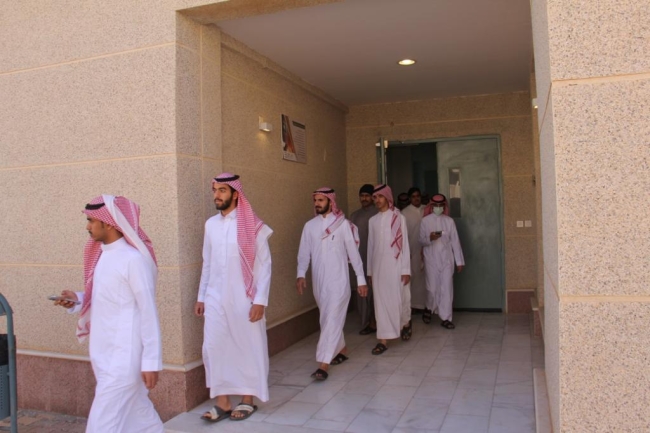 الإدارة: تُنفذ فرضية إخلاء لمبنى كلية العلوم والدراسات الإنسانية بحوطة سدير