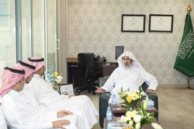 وكيل الجامعة للتنمية والاستثمار يستقبل فريق الإدارة العامة للموارد البشرية