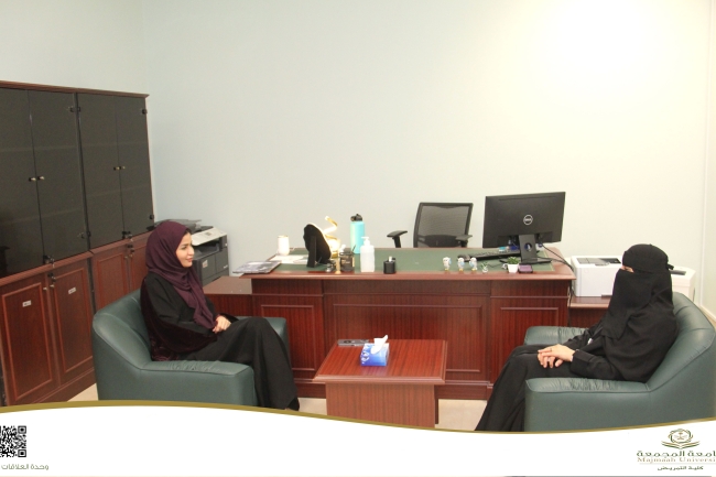 وكيلة كلية التمريض لشطر الطالبات تزور مركز شؤون الخريجين ودعم التوظيف بالجامعة