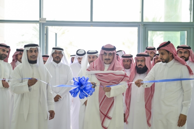 رئيس الجامعة يفتتح ملتقى المشروعات الطلابية والمعرض المصاحب