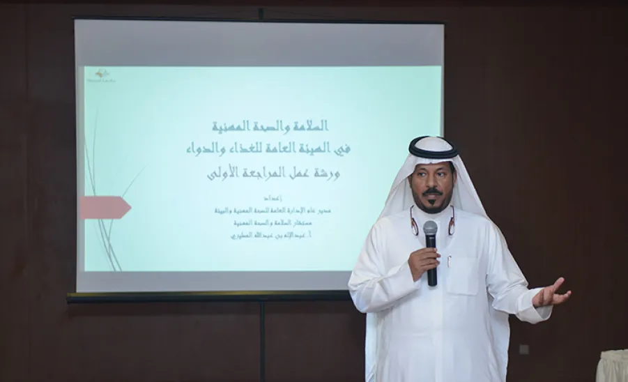 الجامعة تنفذ ورشة عمل في هيئة الغذاء والدواء بعنوان مراجعة نظام إدارة السلامة والصحة المهنية - 