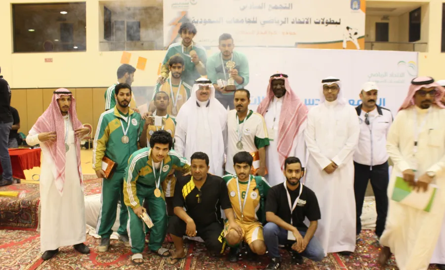 منتخب قدم الصالات بالجامعة يخطف المركز الثاني والميداليات الفضية على مستوى الجامعات السعودية - 