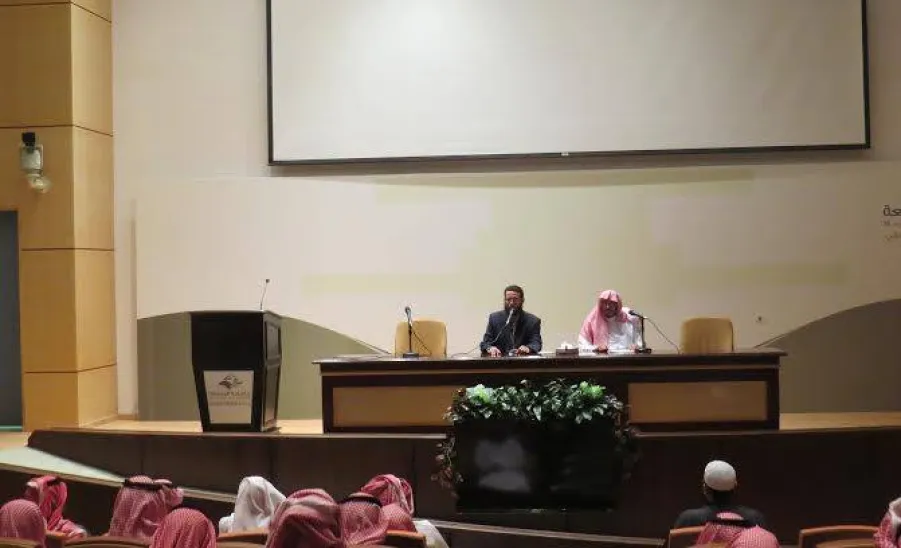 مركز التوجيه والإرشاد الطلابي يقدم برامجه التوجيهية والإرشادية في سبع كليات بالجامعة    - 