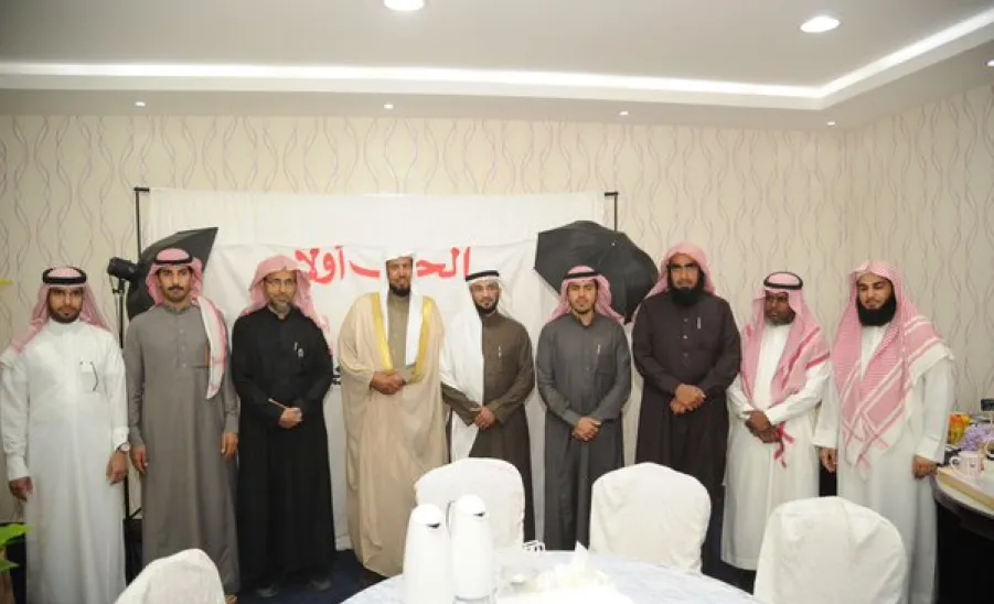 عمادة شؤون الطلاب تختتم فعاليات برنامج مع الله تحلو الحياة 2 - 