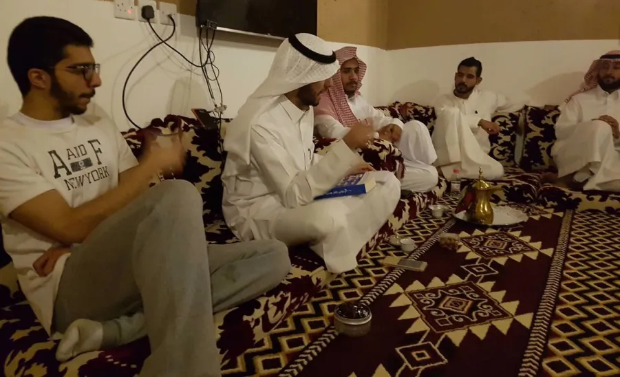 نادي القراءة يستهل برامجه بالعادات السبع لستيفن كوفي  - 