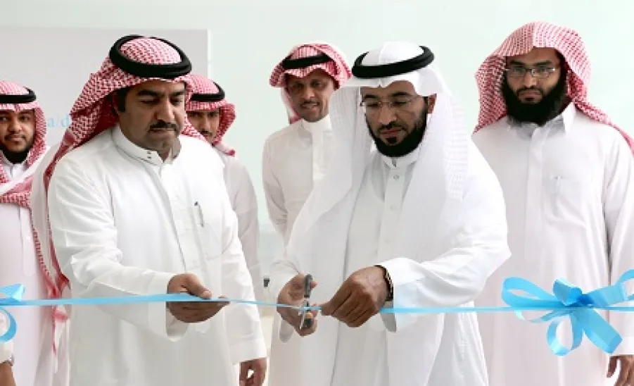 عمادة شؤون الطلاب تقيم معرضاً وعيادة متنقلة لمكافحة التدخين - 