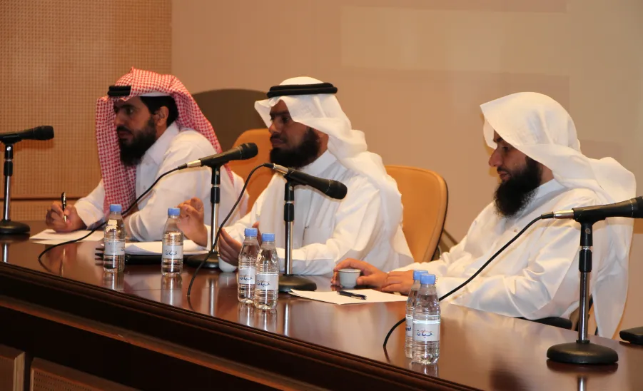 استعداداً للدراسة عميد كلية التربية بالزلفي يلتقي بأعضاء هيئة التدريس - 