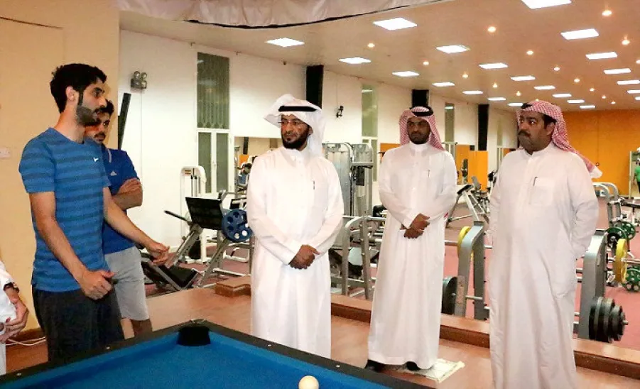 عميد شؤون الطلاب يتفقد سير برامج الصالة الرياضية في شهر رمضان - 