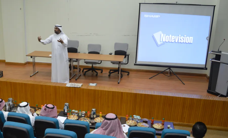 مركز الابتكار والأفكار الطلابية في زيارة لمركز الموهوبين بإدارة تعليم المجمعة - 
