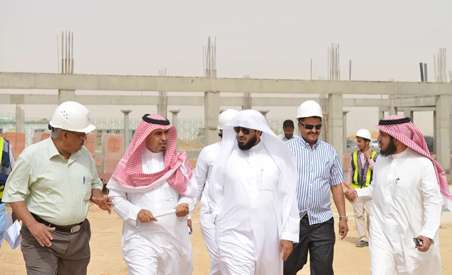 The Vice Rector and members of the preparatory committee of the university constructive projects check on the the urgent buildings at Hawtat Sudair  - 