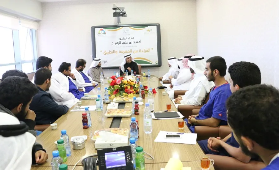 وكيل الجامعة للشؤون التعليمية في ضيافة نادي القراءة - 