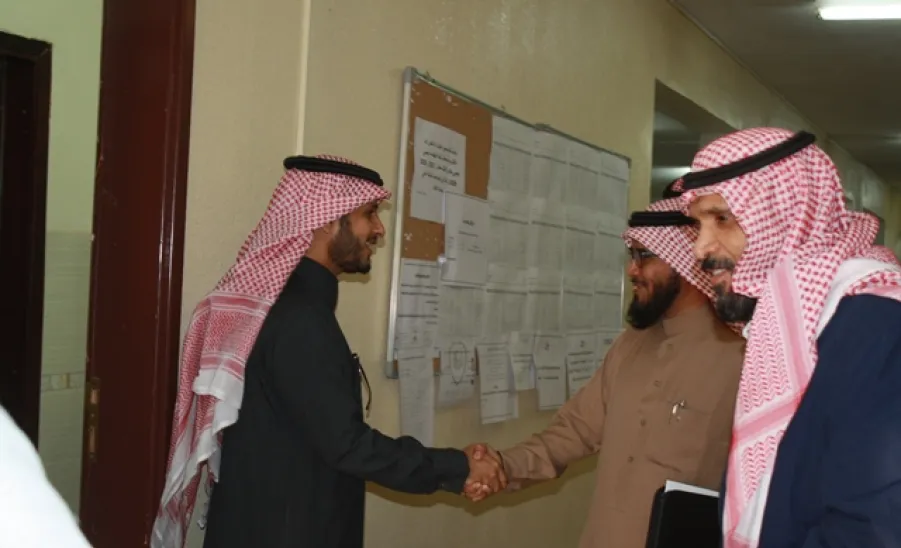 وفد من عمادة خدمة المجتمع والتعليم المستمر يزور كلية الهندسة - 