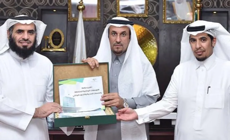 معالي مدير الجامعة يستلم تقرير المرحلة الأولى من الخطة الإستراتيجية للمستشفى الجامعي واللجنة التنفيذية تجتمع مع المكتب الهندسي - 