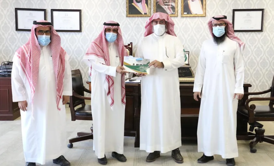 قيادات عمادة شؤون الطلاب يزورون وكلاء الجامعة ويقدمون تقرير العمادة الختامي - قيادات عمادة شؤون الطلاب يزورون وكلاء الجامعة ويقدمون تقرير العمادة الختامي