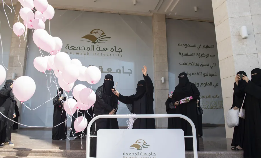 الجامعة تقيم حملة الكشف المبكر عن سرطان الثدي - ]U,M