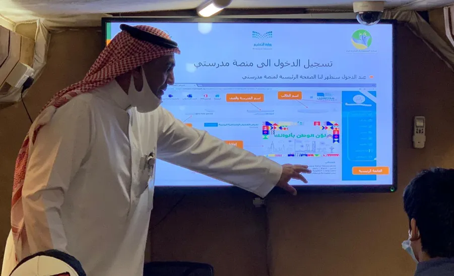 الجامعة تطلق مبادرة تدريب الأسر على تفعيل منصة مدرستي في القرى والهجر النائية -  الجامعة تطلق مبادرة تدريب الأسر على تفعيل منصة مدرستي في القرى والهجر النائية