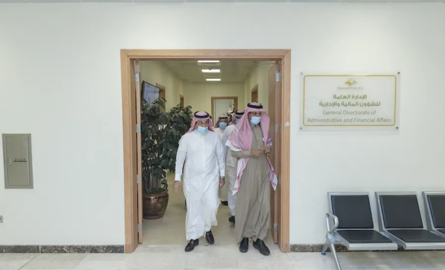 معالي رئيس الجامعة الدكتور خالد بن سعد المقرن يقوم بزيارة للإدارة العامة للشؤون الإدارية والمالية - ]U,M