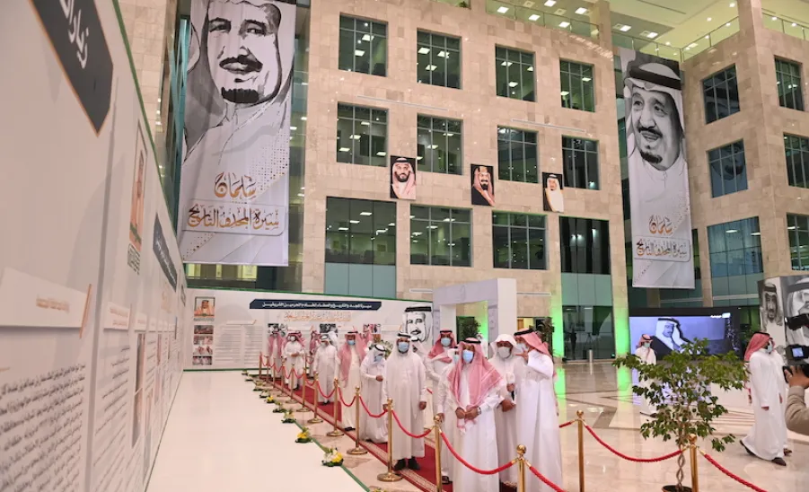 بمناسبة ذكرى البيعة السادسة : الجامعة تقيم معرض ( سيرة المجد والتاريخ )     - 5