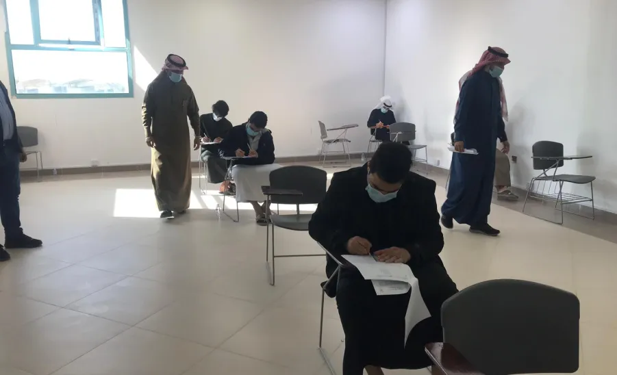 عميد كلية الهندسة يتفقد سير الاختبارات النهائية بالكلّيّة للتأكد من تطبيق الاجراءات الأكاديمية والصحية - عميد كلية الهندسة يتفقد سير الاختبارات النهائية بالكلّيّة للتأكد من تطبيق الاجراءات الأكاديمية والصحية