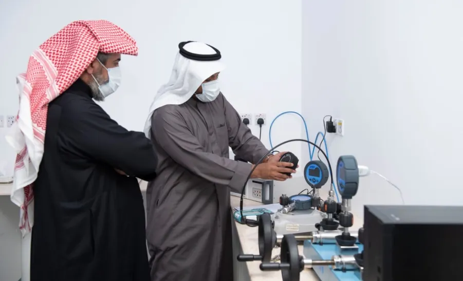 وكيل الجامعة يتابع اعمال جاهزية مختبر الفحص والمعايرة للتدقيق الخارجي للاعتماد الخليجي - وكيل الجامعة يتابع اعمال جاهزية مختبر الفحص والمعايرة 