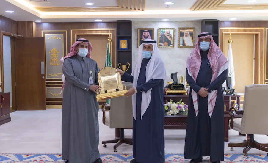 للتباحث في أوجه التعاون المشترك لتطوير الجودة في الخدمات الصحية :             معالي رئيس الجامعة يستقبل مدير مستشفى الملك خالد بمحافظة المجمعة - الجامعة
