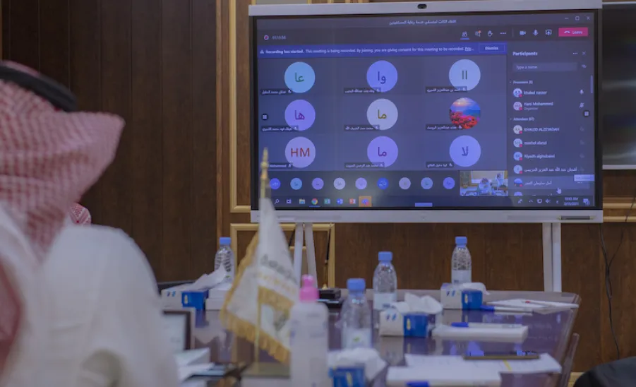 مركز رعاية المستفيدين (تواصل) يعقد اللقاء الثالث لمنسقي رعاية المستفيدين في الجامعة - الجامعة
