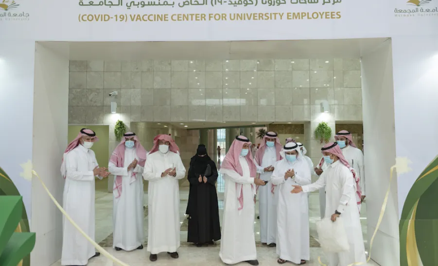 معالي رئيس الجامعة يفتتح مركز لقاحات كورونا الخاص بمنسوبي الجامعة وذويهم - الجامعة