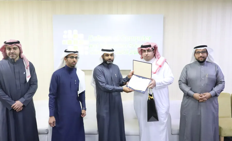 كلية علوم الحاسب والمعلومات تكرم الطلاب المتفوقين في الفصل الدراسي الأول للعام الجامعي 1440/1441 هـ. - 2