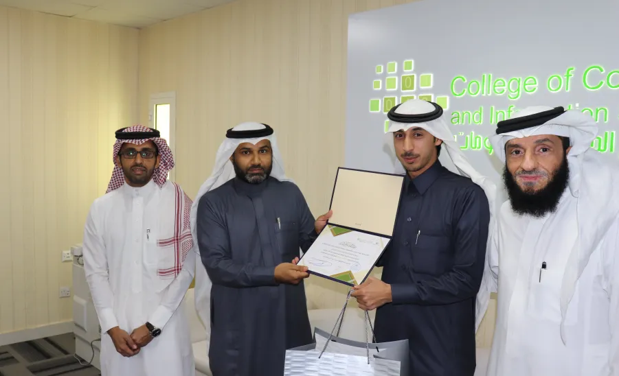 كلية علوم الحاسب والمعلومات CCIS منسوبيها من أعضاء هيئة التدريس الذين حققوا التميز في مجاليالتدريس والبحث العلمي، والتميز في مجال العمل الإداري من الهيئة الإدارية -  3