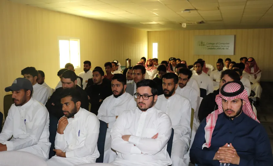 كلية علوم الحاسب والمعلومات تعقد  ورشة عمل "الأمن السيبراني: تحديات، مسؤوليات وفرص مستقبلية" - 5
