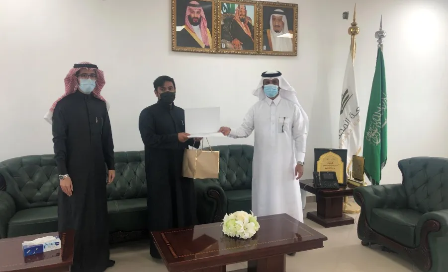 تكريم عميد الكلية للطلاب المشاركين في الدورات التدريبية - تكريم عميد الكلية للطلاب المشاركين في الدورات التدريبية