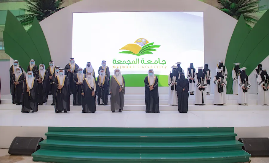 برعاية صاحب السمو الملكي الأمير فيصل بن بندر أمير منطقة الرياض :  الجامعة تقيم حفل تخريج الدفعة الحادية عشرة والثانية عشرة من طلابها - الجامعة