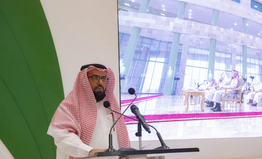 معالي رئيس الجامعة يكرم الفائزين في الملتقى الطلابي الثالث  - .
