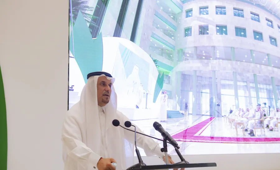 معالي رئيس الجامعة يكرم الفائزين في الملتقى الطلابي الثالث  - .