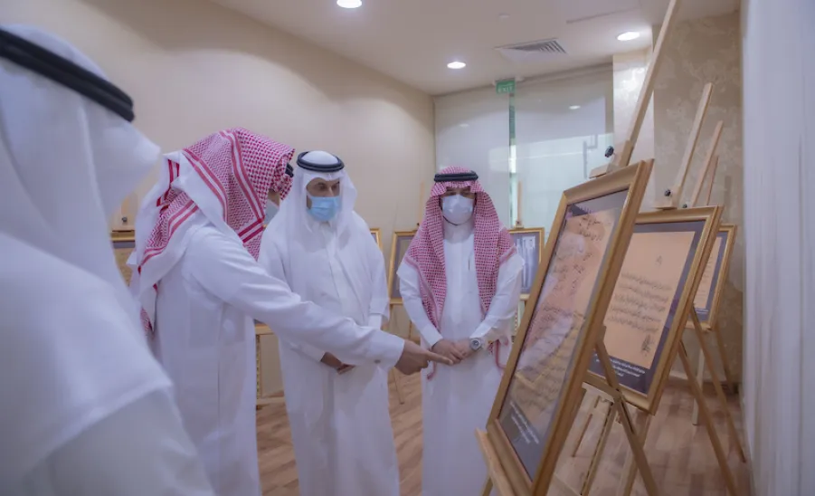معالي رئيس الجامعة يفتتح توسعة المكتبة المركزية ويدشن مشروع المكتبات الذكية - ]U,M