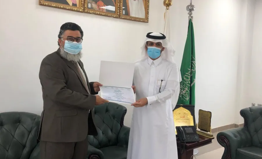 سعادة عميد كلية الهندسة يكرم اعضاء هيئة التدريس - سعادة عميد كلية الهندسة يكرم اعضاء هيئة التدريس