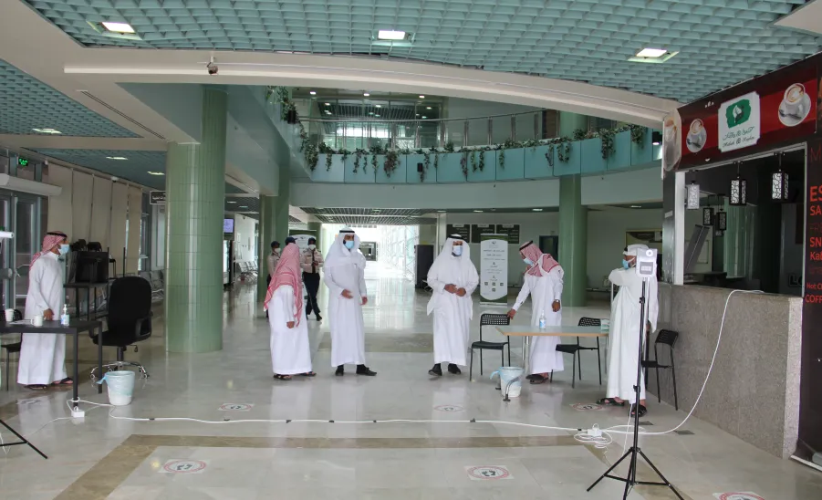 بهدف الاطمئنان على جاهزية مقرات الاختبارات :  وكلاء الجامعة يقومون بجولة تفقدية لعدد من كليات الجامعة   - ]U,M