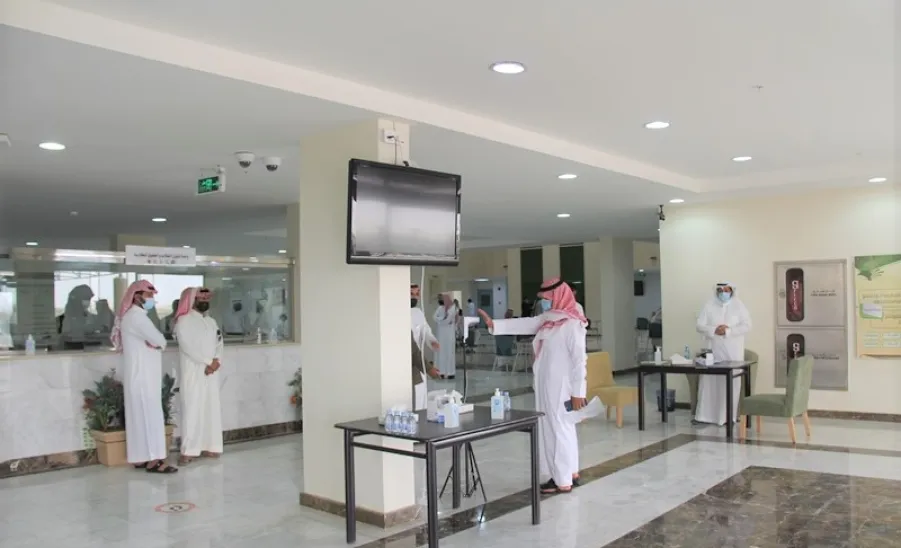 بهدف الاطمئنان على جاهزية مقرات الاختبارات :  وكلاء الجامعة يقومون بجولة تفقدية لعدد من كليات الجامعة   - ]U,M
