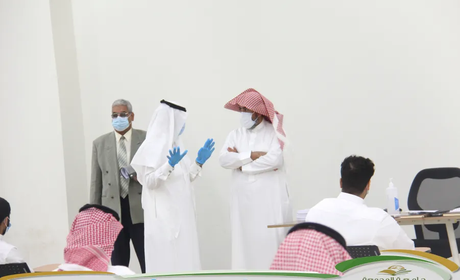وكيل الجامعة يتفقد سير الاختبارات النهائية بالكلية - وكيل الجامعة يتفقد سير الاختبارات النهائية بالكلية