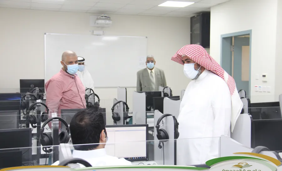 وكيل الجامعة يتفقد سير الاختبارات النهائية بالكلية - وكيل الجامعة يتفقد سير الاختبارات النهائية بالكلية