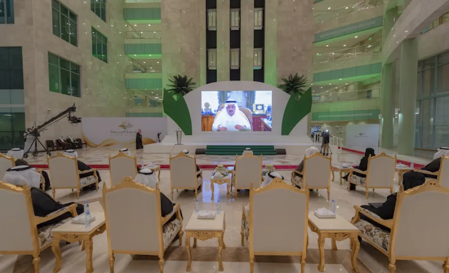 برعاية صاحب السمو الملكي الأمير فيصل بن بندر أمير منطقة الرياض : الجامعة تقيم حفل تخريج الدفعة الحادية عشرة والثانية عشرة من طلابها -  الجامعة